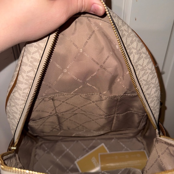 Michael Kors Large Abbey Backpack Vanilla/Acorn - Picture 5 of 5